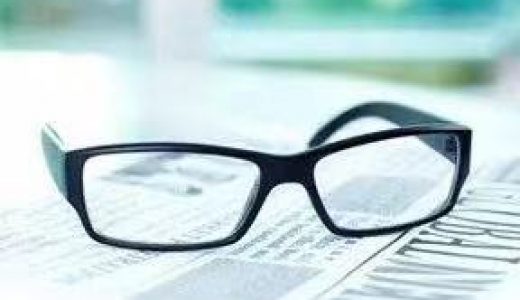 日企限制女性员工上班戴眼镜被指偏见