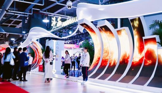 进博会：华佗展示前沿医疗技术，助力家庭理疗新体验