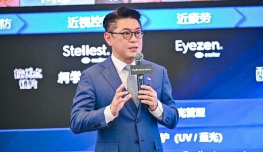 首副星趣控成镜以镜片与镜架的全“星”组合亮相上海眼镜展