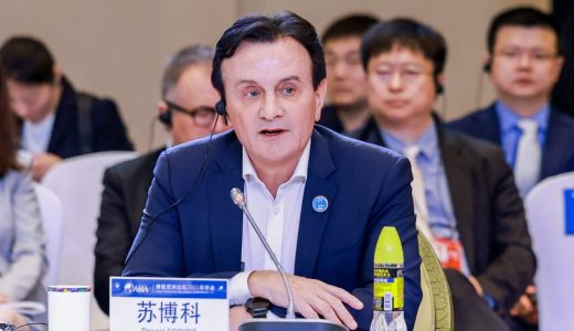 阿斯利康参与博鳌亚洲论坛2025年年会；KKR将收购日本医疗设备制造商拓普康；凯西宣布4.3亿欧元投资 | 日报