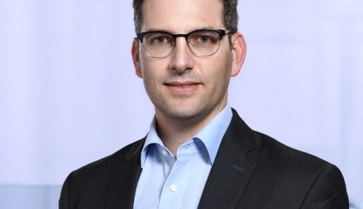 蔡司任命新大中华区总裁兼首席执行官；赛默飞将收购赛诺菲美国生产基地；强生第二季度净利润同比增长18.2% | 日报