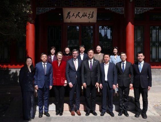 礼来CEO戴文睿到访清华，共话创新未来